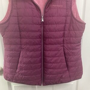 New Women Free Country Fleece Inside. Magenta Puffer Zip Vest. Sz.L. Sleeveless